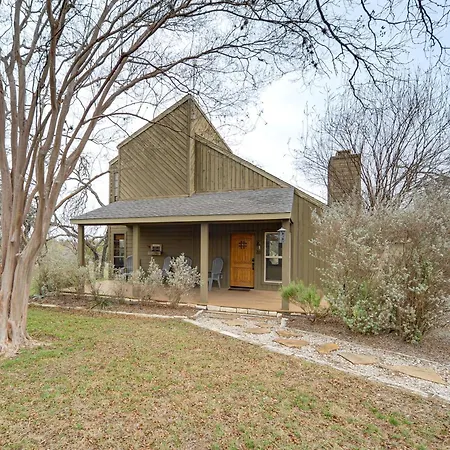 Serene Family Cottage With Deck And Bbq
